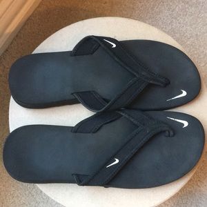 Black Nike Flip Flops